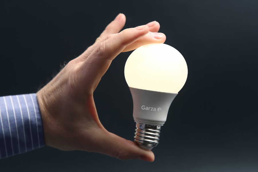 Guía para sustituir tus bombillas incandescentes por LED y empezar a ahorrar.