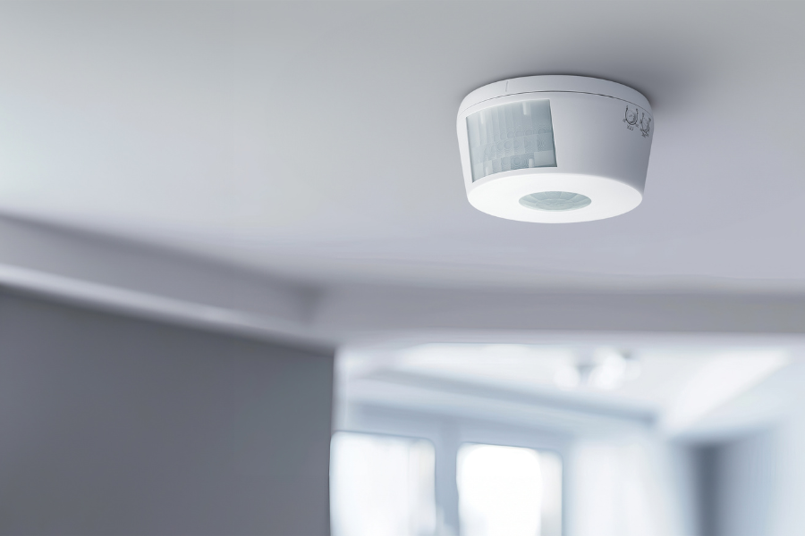 Cómo funcionan los sensores de movimiento para la automatización de luces