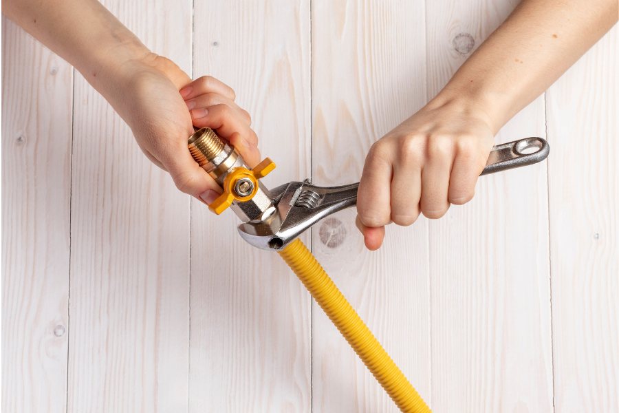 Cómo instalar una llave de paso de agua en casa