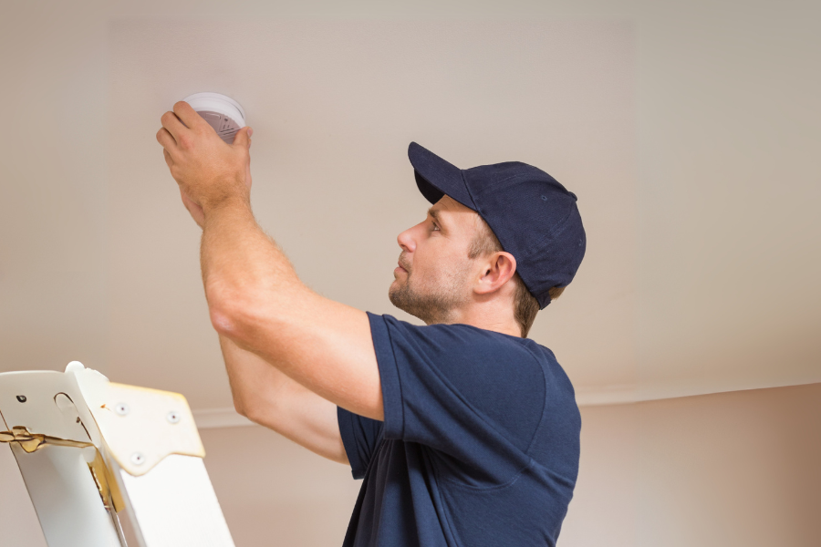 Evita falsas alarmas con el mantenimiento adecuado de detectores de humo