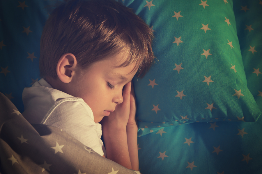 Beneficios de usar luz nocturna infantil en la habitación