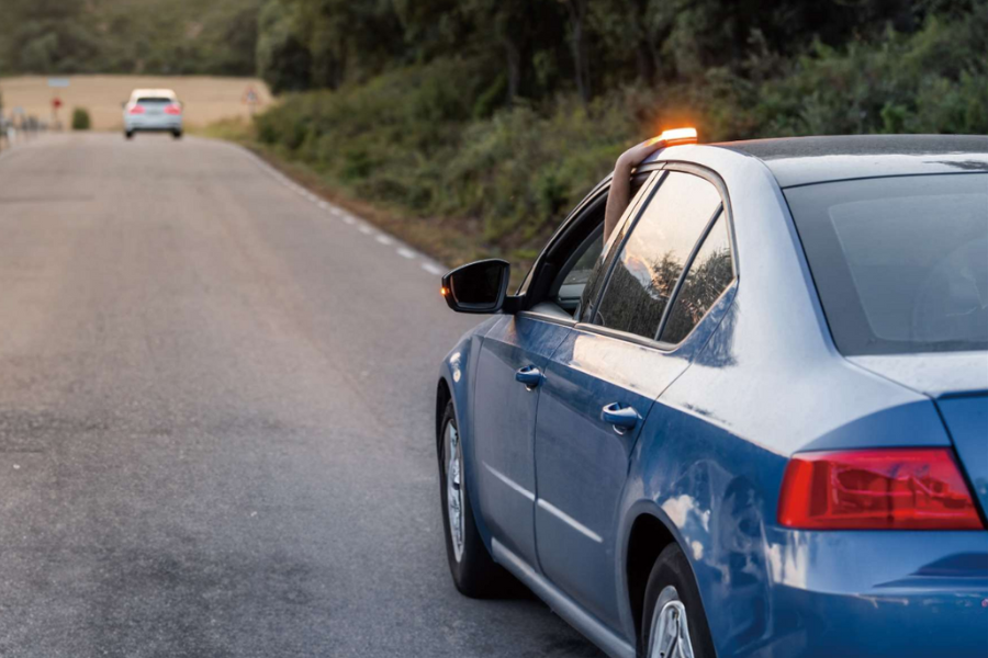 Todo lo que necesitas saber sobre la baliza geolocalizada de la DGT