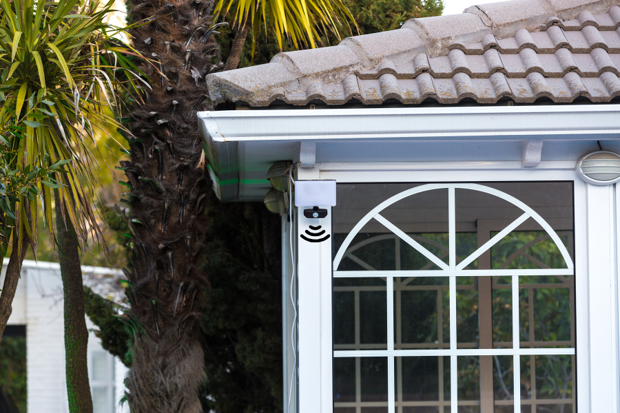 Focos con sensor de movimiento: Ahorro y seguridad en un solo dispositivo.