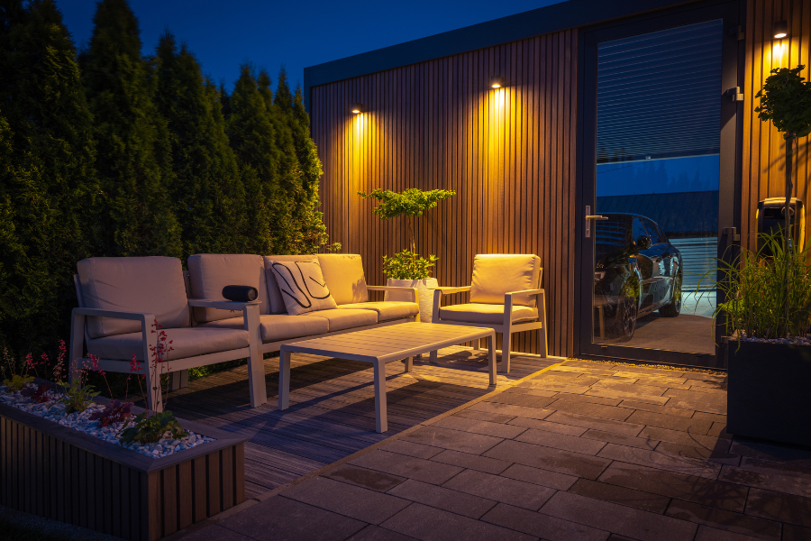 Cómo la iluminación solar transforma jardines y terrazas