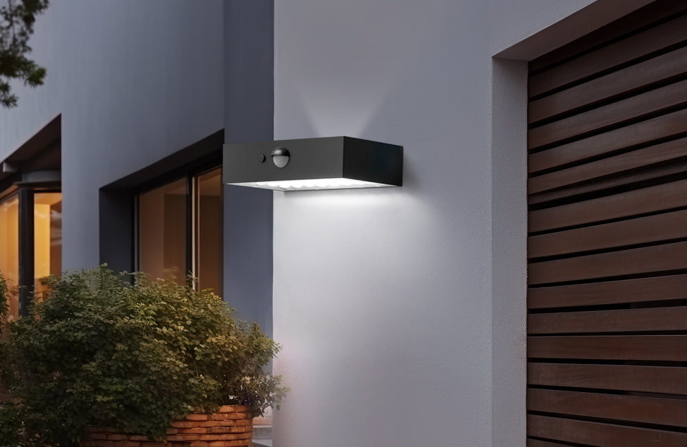 Lámpara de pared para exterior con placa solar David (3)