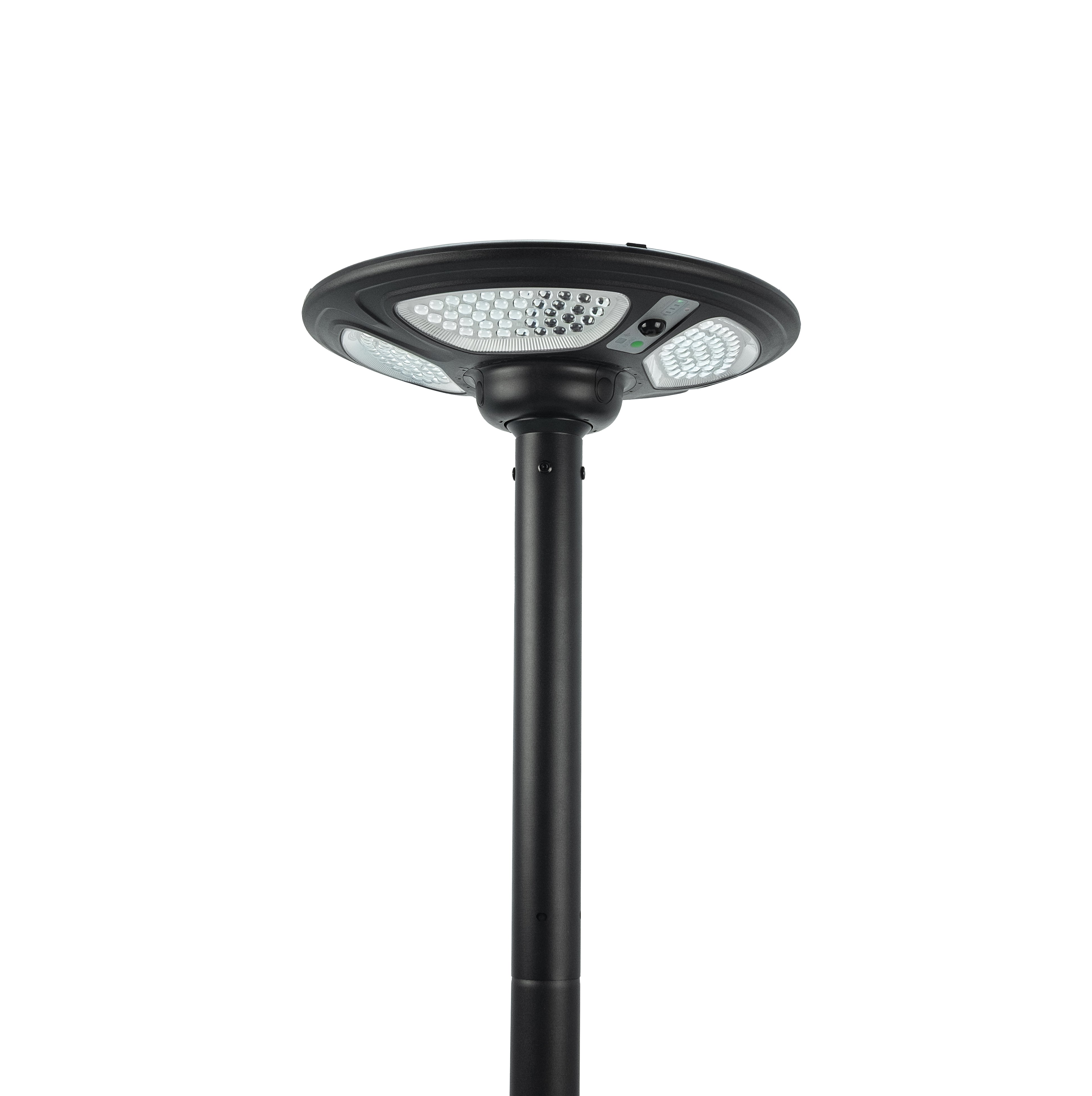 Farola solar portátil Ícaro con base rellenable: 2000 lm, sensor PIR y mando a distancia. Autonomía hasta 14h.