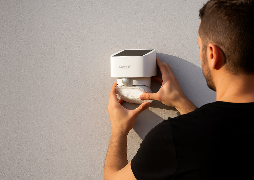 Aplique solar Atlas con luz orientable 180º - Lifestyle